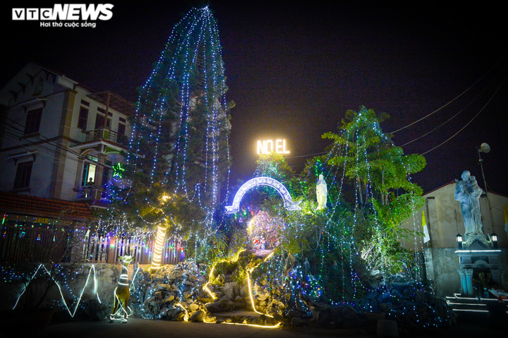 Ảnh: Xứ đạo ở ngoại thành Hà Nội trang hoàng rực rỡ đón Giáng sinh - 9
