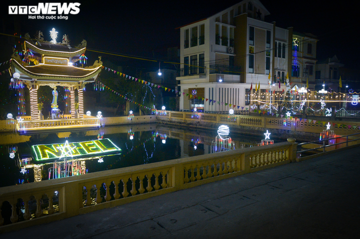 Ảnh: Xứ đạo ở ngoại thành Hà Nội trang hoàng rực rỡ đón Giáng sinh - 3