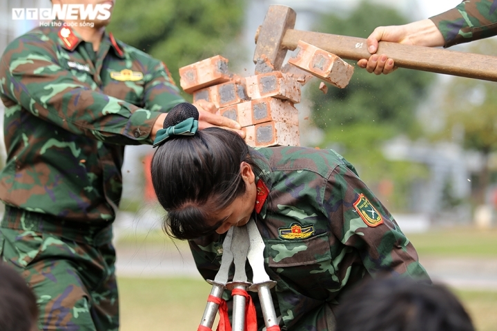 Ảnh: Nữ Đặc công Biệt động 1 trình diễn 'ngũ thương tử huyệt' đỉnh cao - 3