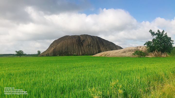 Tảng đá ‘nổi lên’ giữa ruộng - điểm lý tưởng trốn phố hòa mình với thiên nhiên - 2