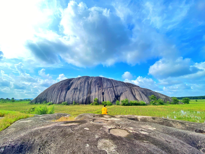 Tảng đá ‘nổi lên’ giữa ruộng - điểm lý tưởng trốn phố hòa mình với thiên nhiên - 8