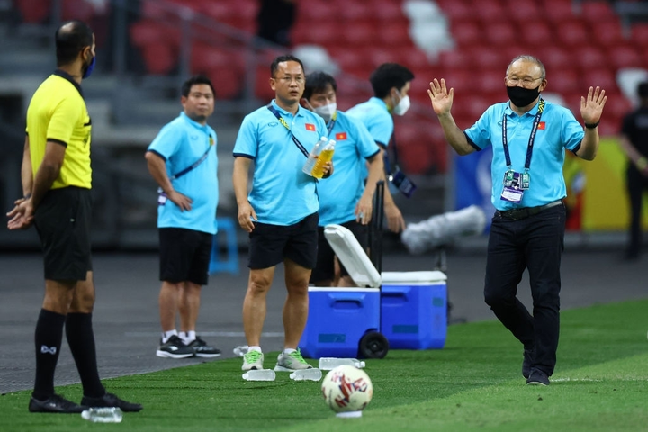 HLV Park Hang Seo 'chê' trọng tài: AFF Cup có nhiều tài trợ thì nên dùng VAR - 1