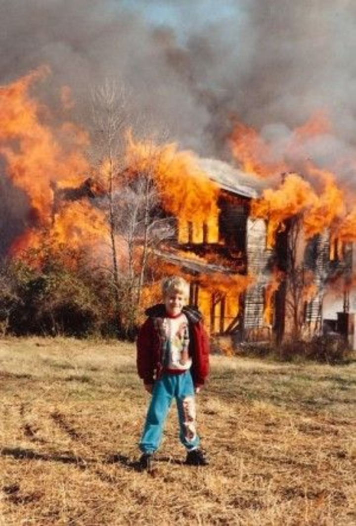 Những màn 'check-in' kỳ quặc đến thót tim, dân mạng xin phép 'từ chối hiểu' - 5