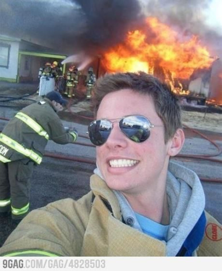 Những màn 'check-in' kỳ quặc đến thót tim, dân mạng xin phép 'từ chối hiểu' - 2