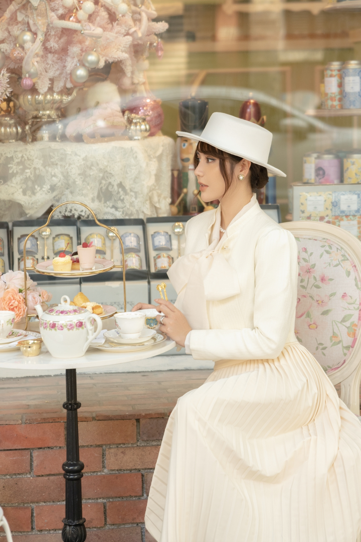 Ảnh: Huyền Lizzie dạo phố đón Noel trong tạo hình quý cô sang chảnh - 4