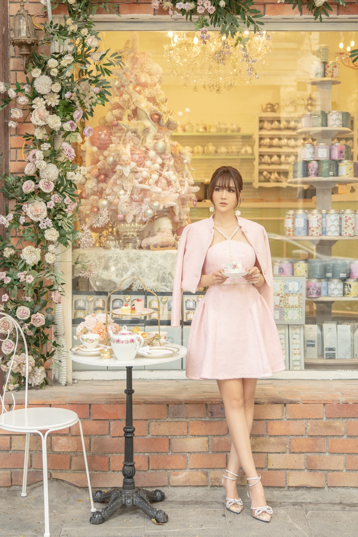 Ảnh: Huyền Lizzie dạo phố đón Noel trong tạo hình quý cô sang chảnh - 8