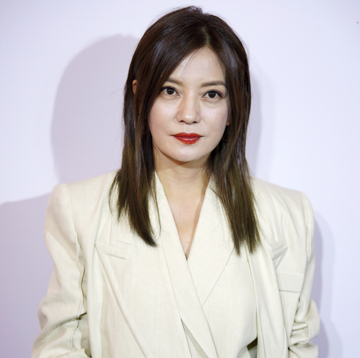 Triệu Vy bị cấm sóng ảnh 3 Triệu Vy xuất hiện sau 4 tháng bị phong sát ngầm - 3