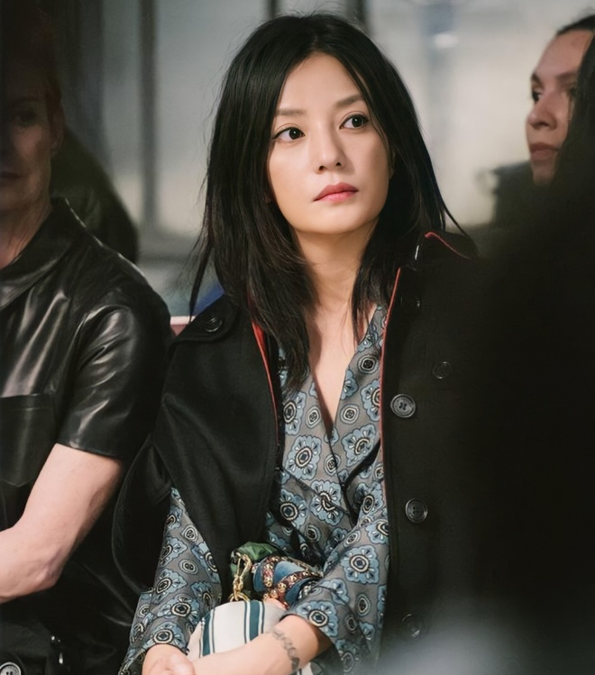 Triệu Vy bị cấm sóng ảnh 2 Triệu Vy xuất hiện sau 4 tháng bị phong sát ngầm - 2