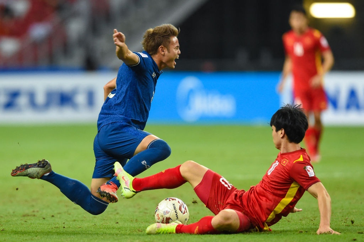 Trực tiếp bóng đá Việt Nam 0-2 Thái Lan: Nguyên Mạnh xuất sắc cản phạt đền - 4