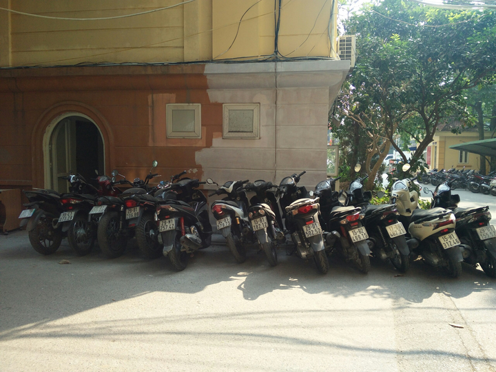 Hà Nội: Khởi tố hai anh em trộm 6 xe máy chỉ sau 2 tiếng - 2