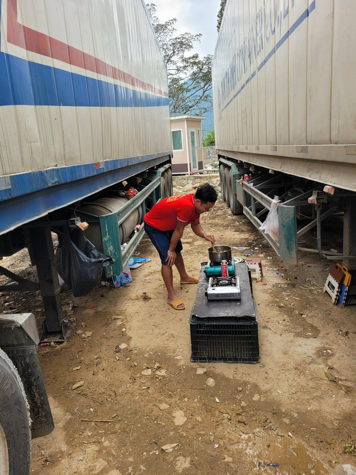 Cửa khẩu Chi Ma thông quan nhỏ giọt, hàng có thể tồn đến sau Tết Nguyên đán - 4