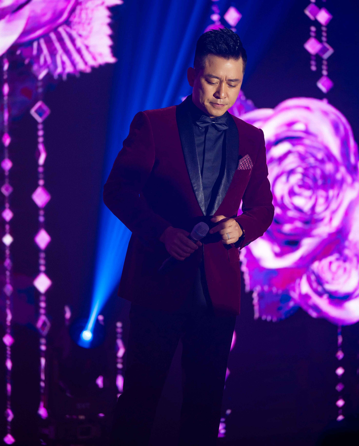 Tuấn Hưng: Năm qua tôi hát thì ít mà làm 'xe ôm' thì nhiều - 2