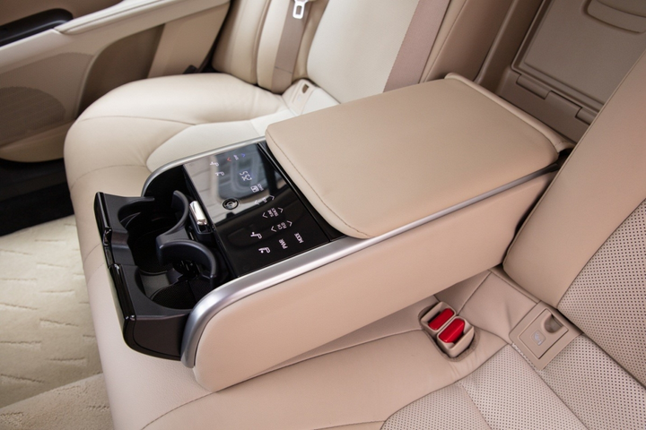 Với hơn 1 tỷ đồng, nên lựa chọn xe sedan cao cấp nào? - 9