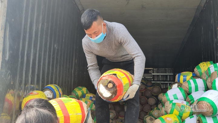 Trăm nghìn tấn trái cây ùn ứ cửa khẩu, 'biển' mít được đổ ra bán tháo - 7