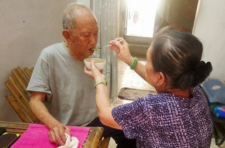 Nghệ sĩ Mạc Can sống trong nhà trọ 15m vuông, bệnh tật vẫn kiếm tiền nuôi thân - 3