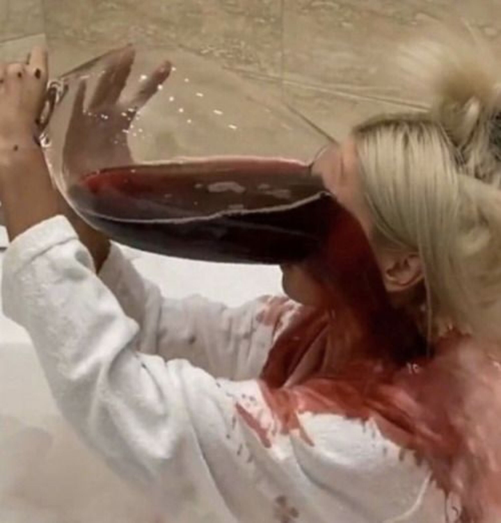 Bức ảnh phát ra tiếng thét vì màn 'tự hủy' quá 'out trình' của nhân vật chính - 4