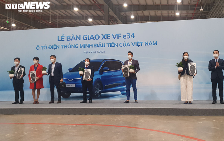 Ảnh: Cận cảnh những chiếc xe điện Vinfast VF e34 đầu tiên đến tay khách hàng - 1