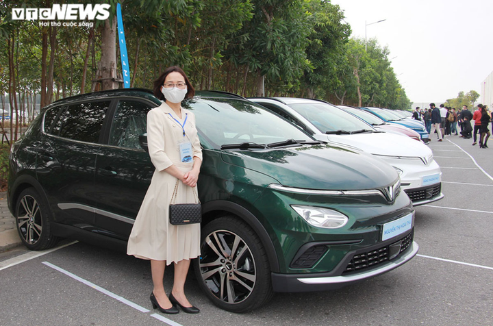 Ảnh: Cận cảnh những chiếc xe điện Vinfast VF e34 đầu tiên đến tay khách hàng - 18