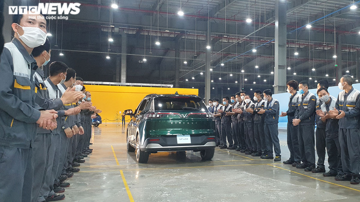 Ảnh: Cận cảnh những chiếc xe điện Vinfast VF e34 đầu tiên đến tay khách hàng - 11