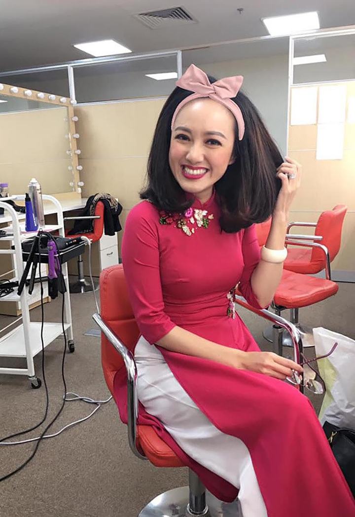 BTV Hoài Anh sau hậu trường: Gần gũi, hài hước nhưng lên hình là chỉn chu hết cỡ - 7