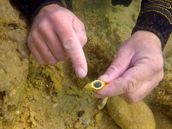 Phát hiện kho báu khổng lồ trong 'tàu ma' 1.700 năm - 3