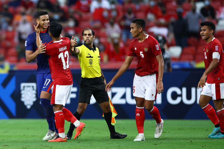 Vào chung kết AFF Cup 2020, HLV Indonesia hết lời khen trọng tài bắt tốt - 1