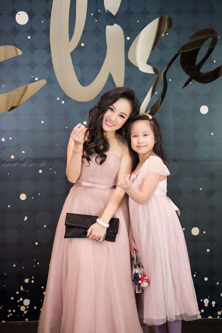 Con gái 10 tuổi xinh xắn của biên tập viên Hoài Anh - 5