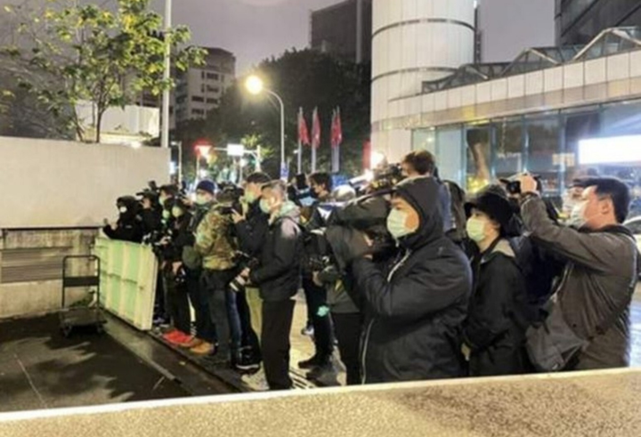 Vương Lực Hoành trốn tránh dư luận sau khi bị vợ tố cáo - 1