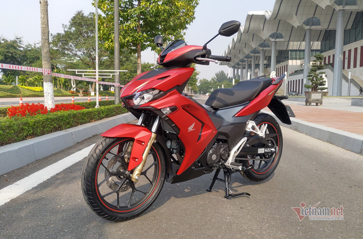 Kinh doanh cả năm èo uột, xe máy tung mẫu mới 'vợt' khách cuối năm - 1