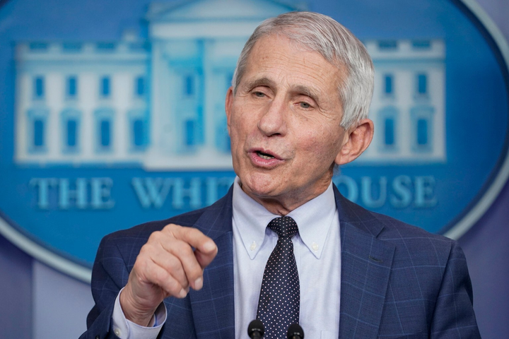 Anthony Fauci: Ngừng tự mãn trước tin Omicron gây bệnh nhẹ - 1