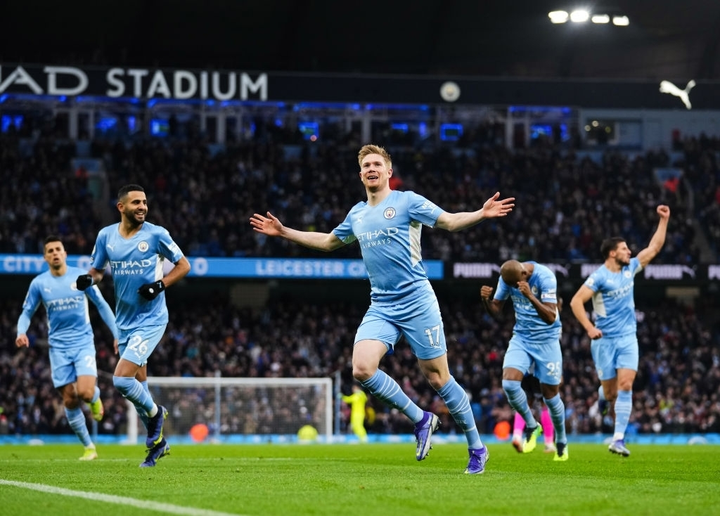 Kết quả Ngoại Hạng Anh: Man City thắng tưng bừng, Chelsea đuổi kịp Liverpool - 1