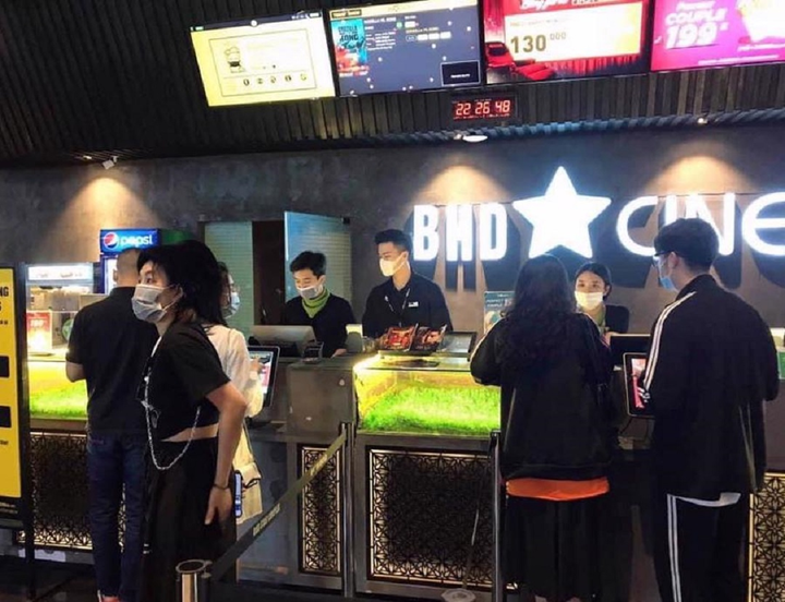 COVID-19 khiến hệ thống rạp chiếu phim Việt đứng ngồi không yên - 1