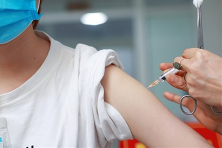TP.HCM đề xuất rút ngắn khoảng cách 2 mũi tiêm vaccine: Chuyên gia nói gì? - 2