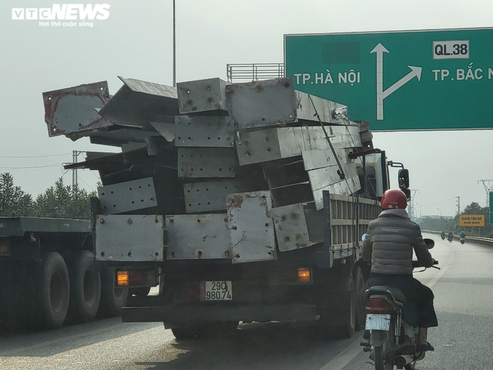 Ảnh: Hãi hùng những chiếc xe chở 'tử thần' diễu phố - 10