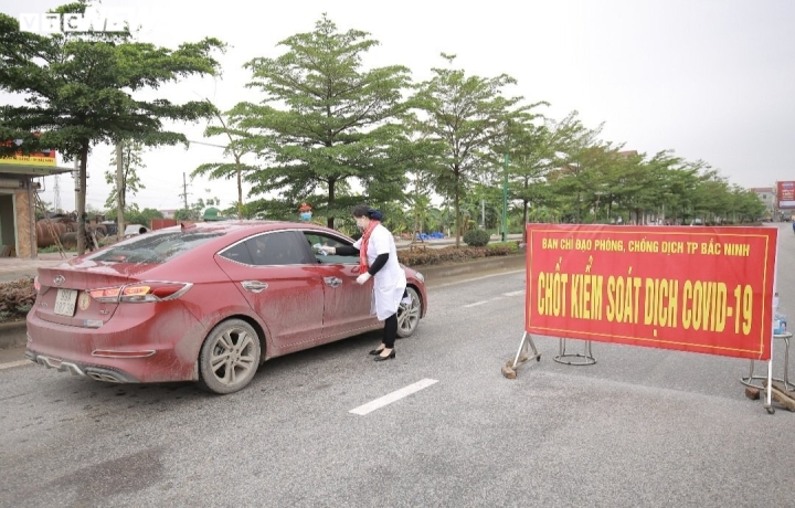 Bắc Ninh dừng phục vụ ăn uống tại chỗ, yêu cầu người dân không ra ngoài sau 22h - 1