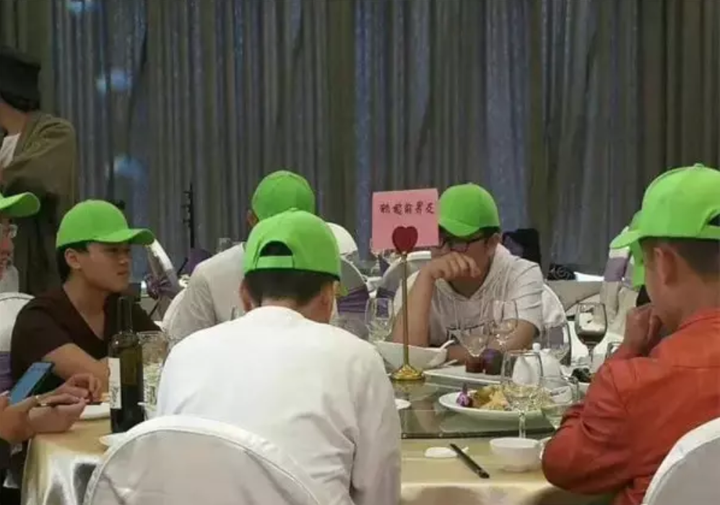 Tình huống 'dở khóc dở cười' bắt gặp tại tiệc cưới vừa hoang mang vừa bật cười - 9