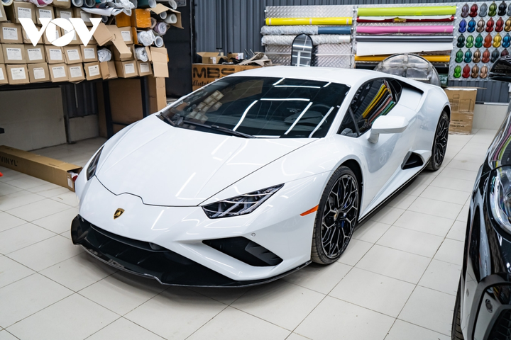 Lamborghini Huracan EVO RWD độc nhất Việt Nam, giá hơn 20 tỷ đồng - 1