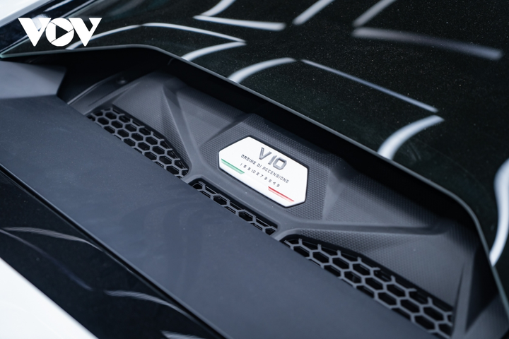 Lamborghini Huracan EVO RWD độc nhất Việt Nam, giá hơn 20 tỷ đồng - 13