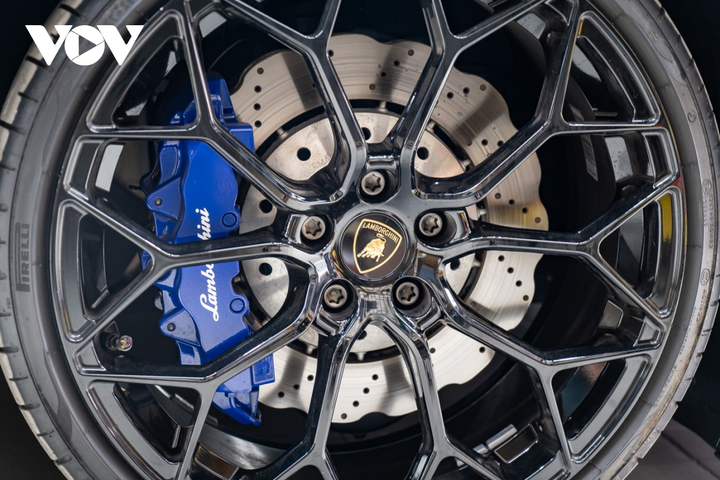 Lamborghini Huracan EVO RWD độc nhất Việt Nam, giá hơn 20 tỷ đồng - 3