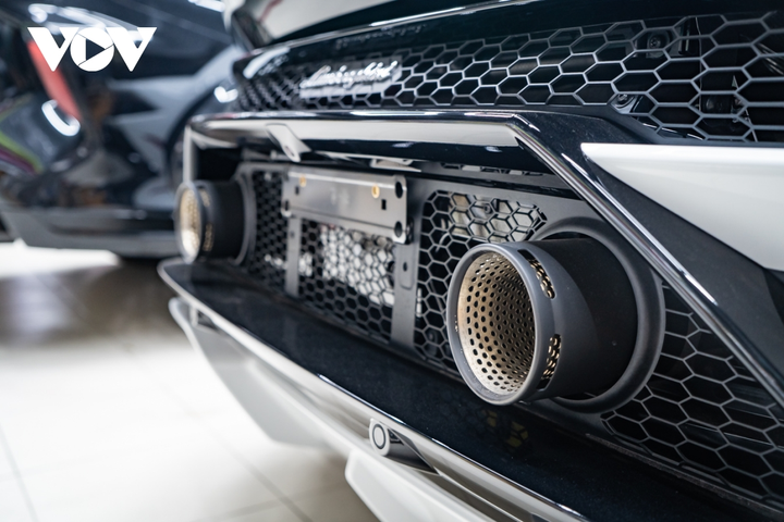 Lamborghini Huracan EVO RWD độc nhất Việt Nam, giá hơn 20 tỷ đồng - 11