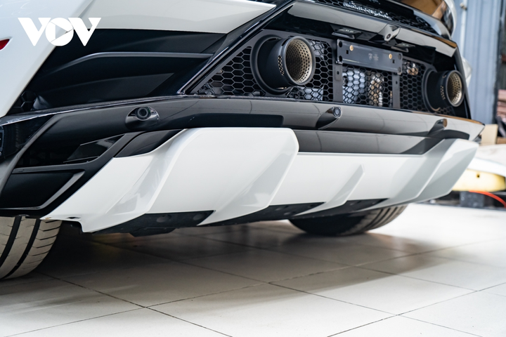 Lamborghini Huracan EVO RWD độc nhất Việt Nam, giá hơn 20 tỷ đồng - 10