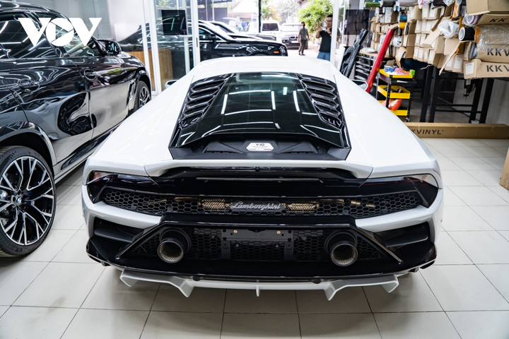 Lamborghini Huracan EVO RWD độc nhất Việt Nam, giá hơn 20 tỷ đồng - 9