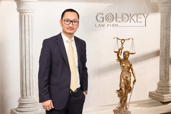 'Dì ghẻ' bị khởi tố tội danh kịch khung 3 năm tù, nhiều luật sư không đồng tình - 1