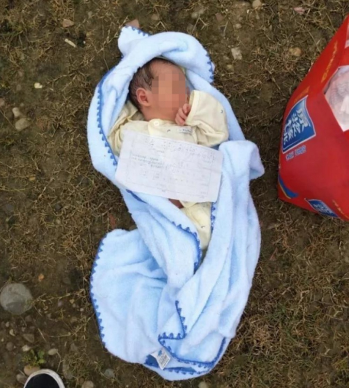 Phát hiện sự thật đau lòng khi thấy con hàng xóm giống chồng như tạc - 1