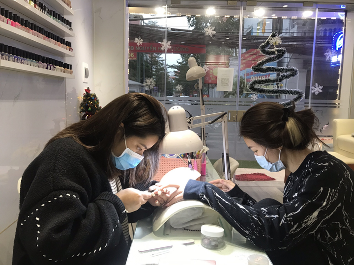 Nghỉ Tết Dương lịch 3 ngày: Người lao động chần chừ không dám về quê - 2