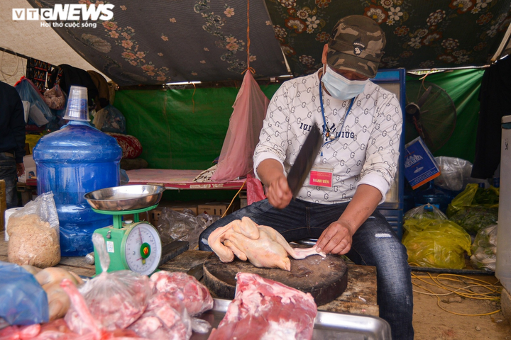 Ảnh: Cuộc sống của tài xế trong chuỗi ngày mắc kẹt, chờ thông quan ở Lạng Sơn - 5