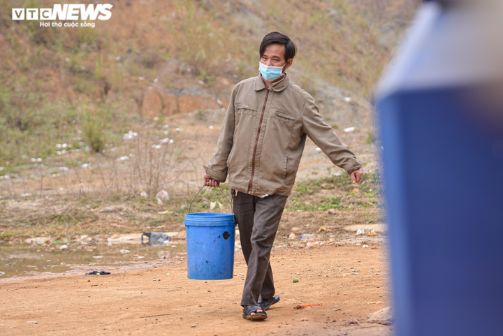 Ảnh: Cuộc sống của tài xế trong chuỗi ngày mắc kẹt, chờ thông quan ở Lạng Sơn - 1