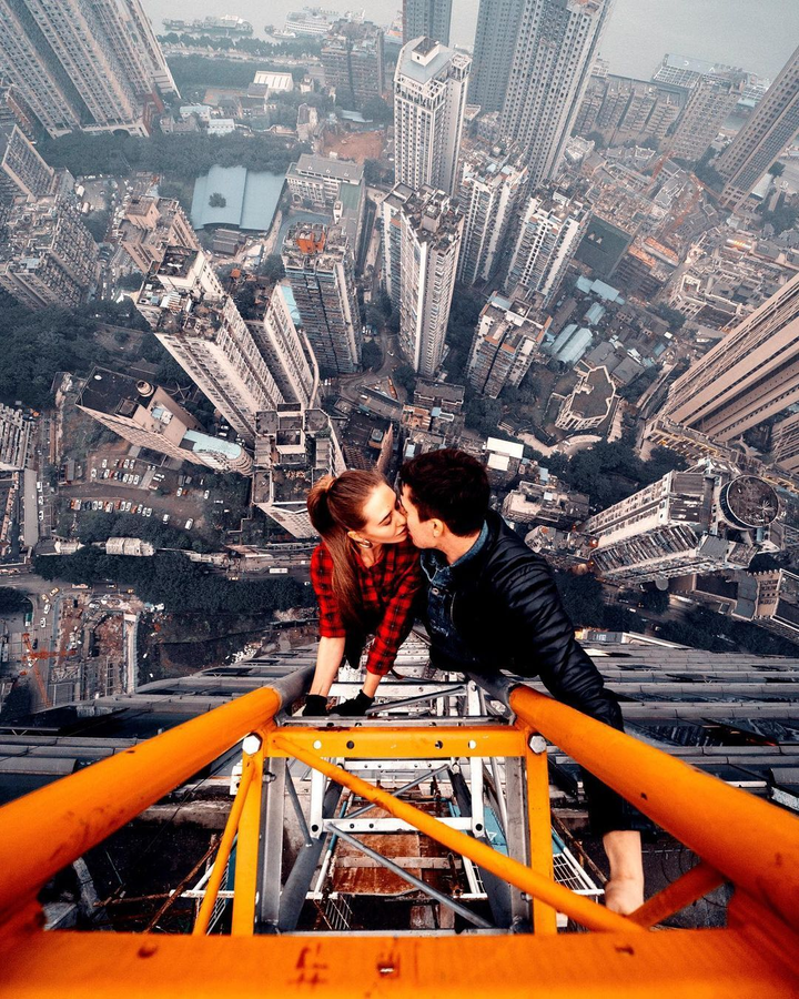 Cặp đôi thích ‘thách thức' tử thần, làm dân mạng ‘rụng rời’ với thú vui selfie - 6