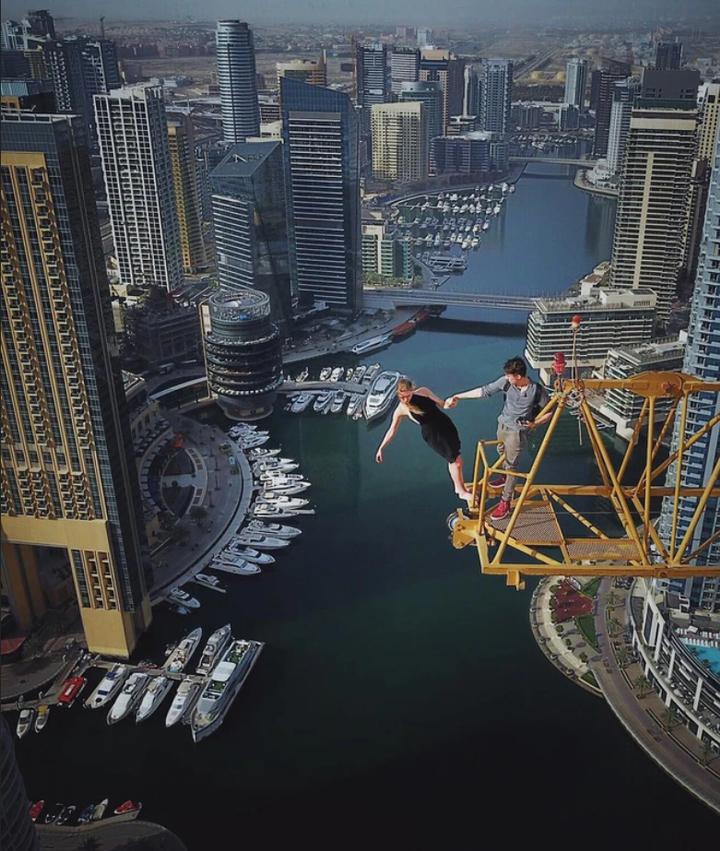 Cặp đôi thích ‘thách thức' tử thần, làm dân mạng ‘rụng rời’ với thú vui selfie - 4