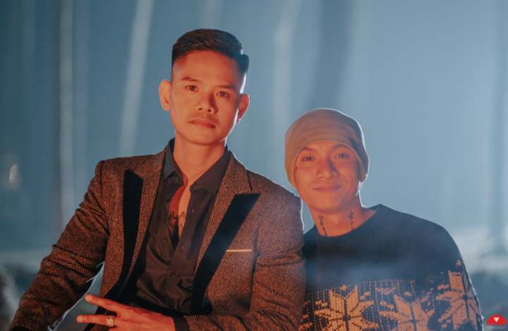 Tuấn Hưng đeo niềng răng kim cương hát rap - 3